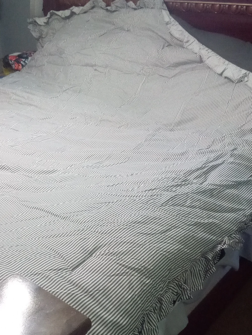 Striped Ruffle Edge Quilt Full Queen White & Gray Stripe New In Pkg